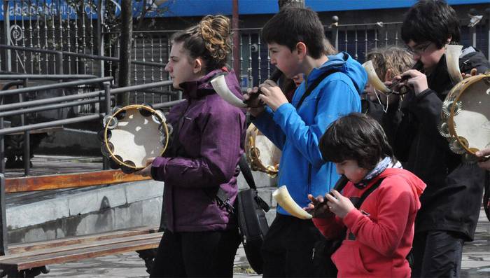 Musika nagusi hilabete osoan zehar  eta herriko txoko guztietan