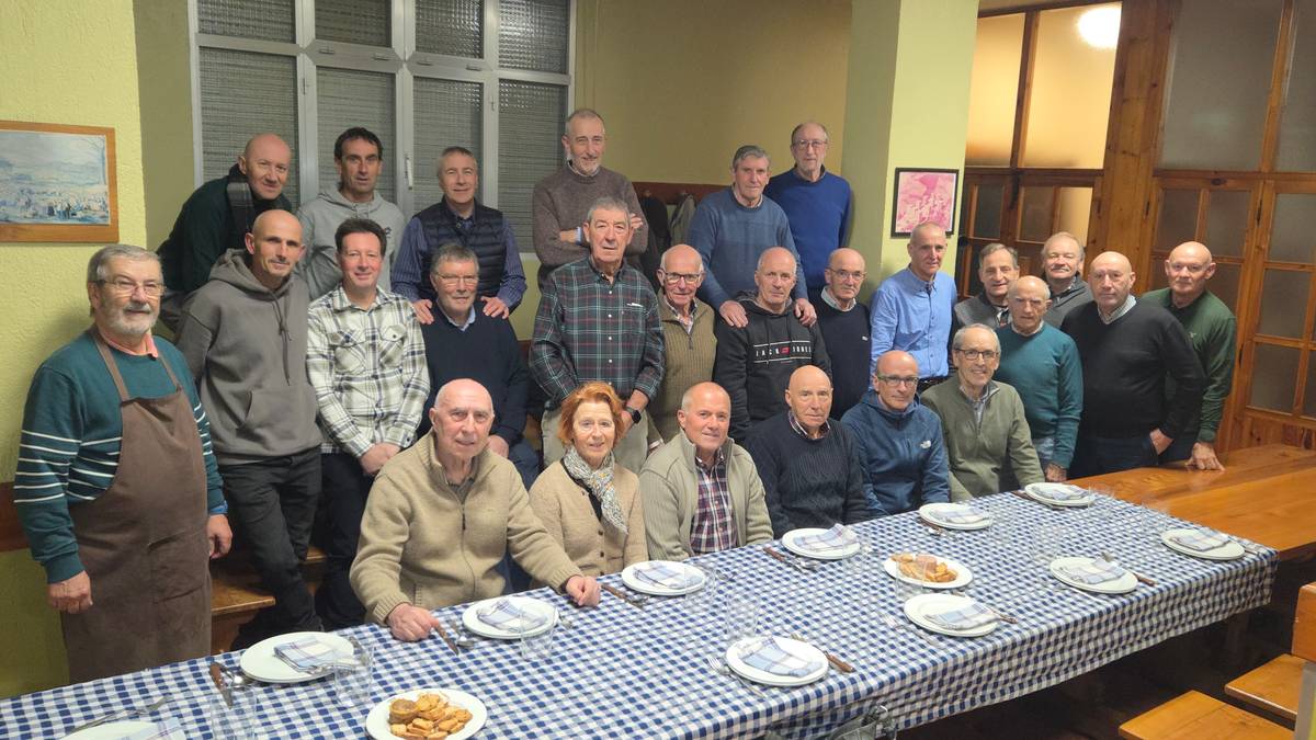 Denboraldia amaituta urteko afaria izan zuten zikloturistek