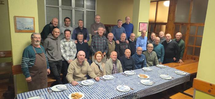 Denboraldia amaituta urteko afaria izan zuten zikloturistek