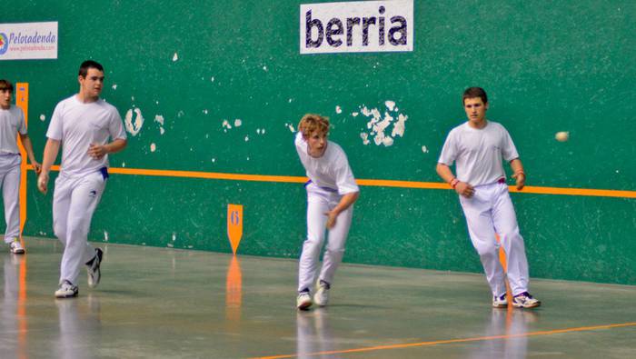 Herriartekoan aurrera, eta Berrian zita gaur