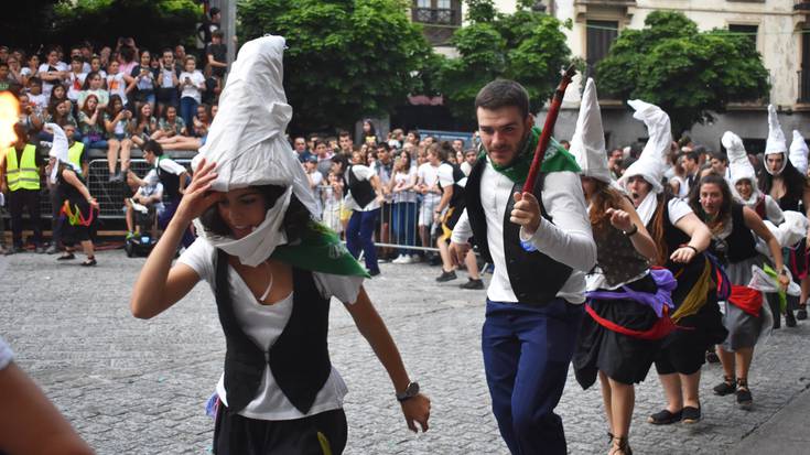 Akelarreko bilera gaur, gaztetxean