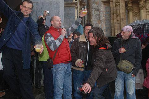 Txotx denboraldia irekita dago apirilaren bukaera arte