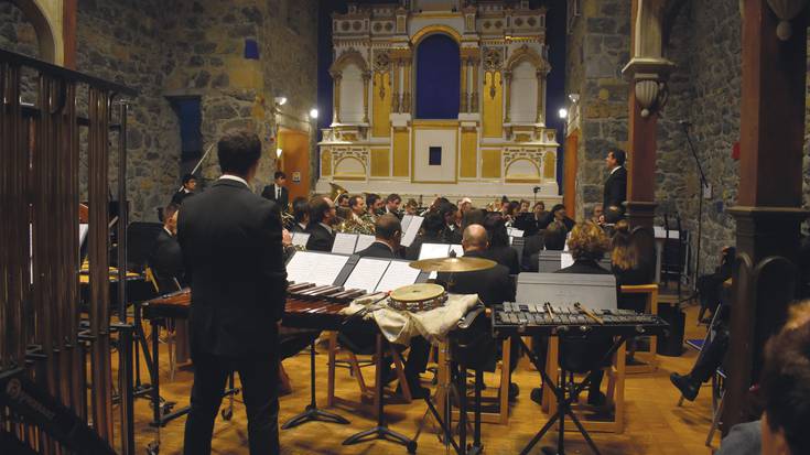 Atzo Musika Banda eta gaur txistulariak arkupetan