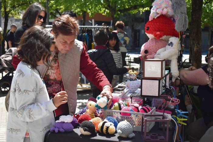 Makina bat sortzaile gazteren lanak izango dira bihar egun osoan Astigarragan, 40 postu ingururekin