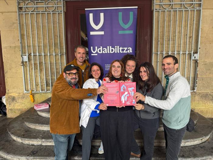 ‘Zazpikiak bat’ komiki bilduma aurkeztu dute Geuretik Sortuak-en