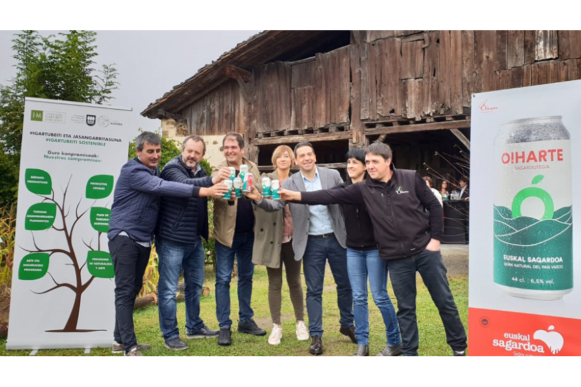 Dibertsifikazio bidean, sagardoa  latan ere saltzen hasi da Oiharte