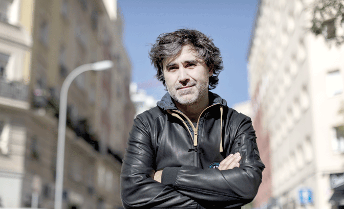 'Los ingratos'  liburuari buruzko saioa, gaur