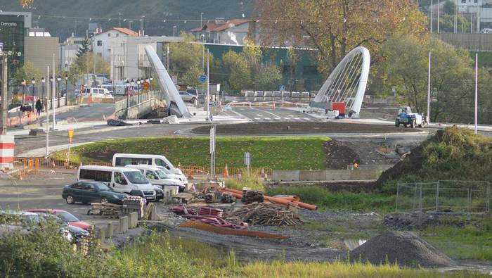 Gaur irekiko dute Karabelgo zubi berria