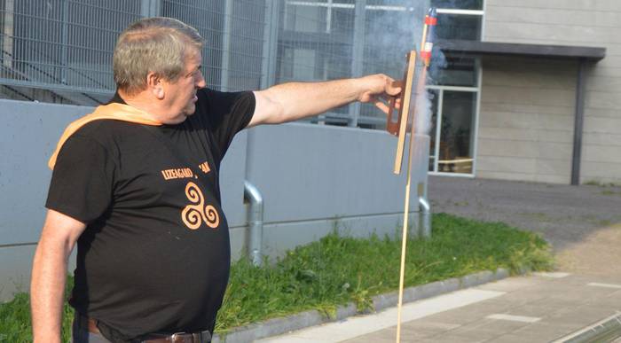 Txartelak salgai, festetarako