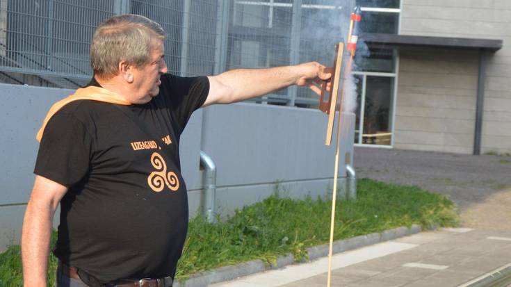 Txartelak salgai, festetarako