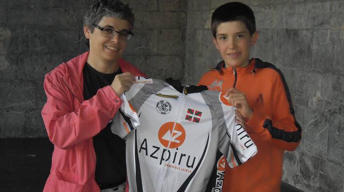 Lola Gomezentzat, mailota