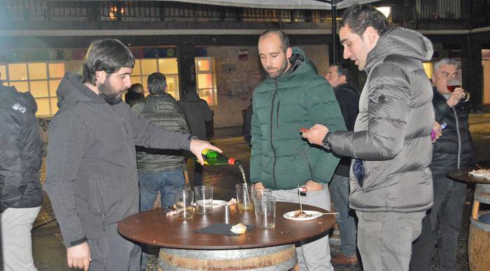 Sagardoaren eta sagardotegien egun haundian parte hartu nahi?