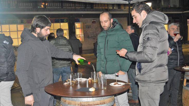 Sagardoaren eta sagardotegien egun haundian parte hartu nahi?