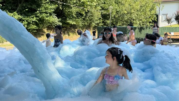 Martindegiko San Ferminak - Uztailak 11, larunbata: Apar festa, zezentxoak eta Iratzar taldea