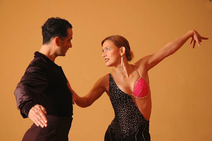 Dantza latinoen ikastaroa, astelehenetik