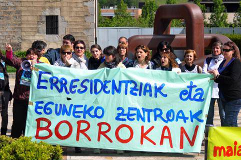 Lan hitzarmen 
baten alde, 
astebeteko greba