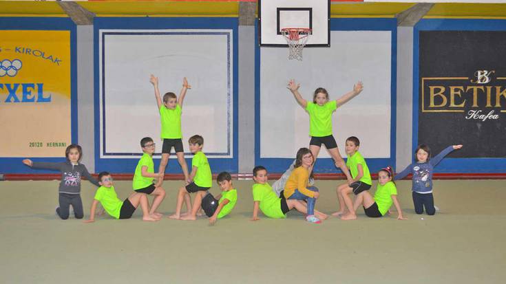 «Gimnasia akrobatikoan denentzat dago tokia; denak dira garrantzitsuak»