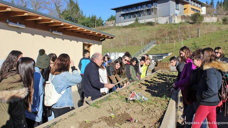 «Gure eskaintza ez da parentesi bat eskolarekin, kate bat baizik»