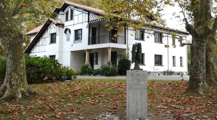 Arte plastikoetarako laguntza berriro, Udalak 