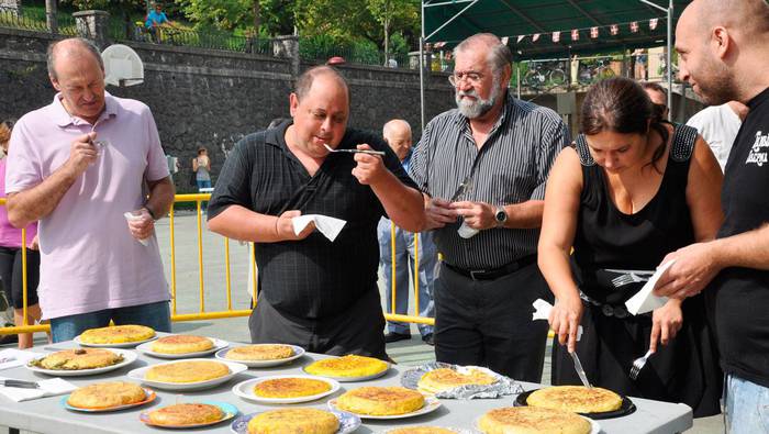 Oporretatik bueltan,  festak zain