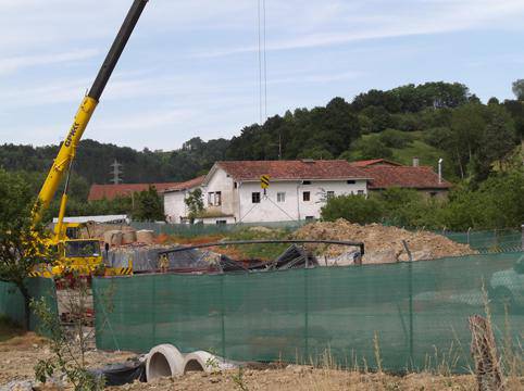«Horrelako mamutzar baten aurrean, etsipena da nagusi»