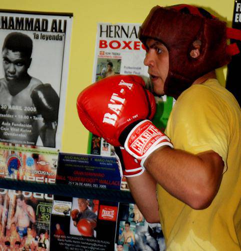 Kick boxing torneoa, bihar Hernaniko kiroldegian