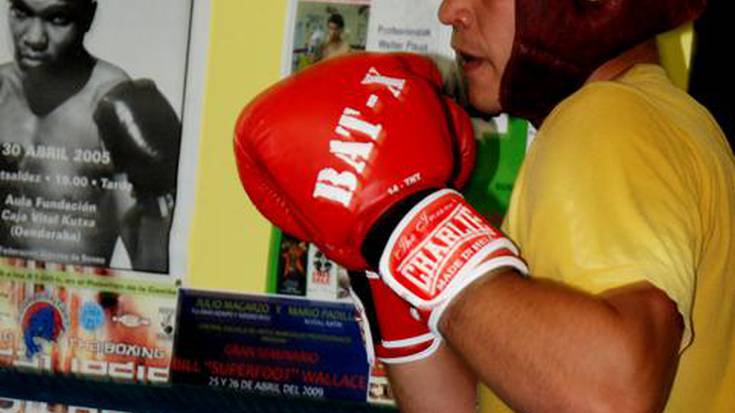 Kick boxing torneoa, bihar Hernaniko kiroldegian