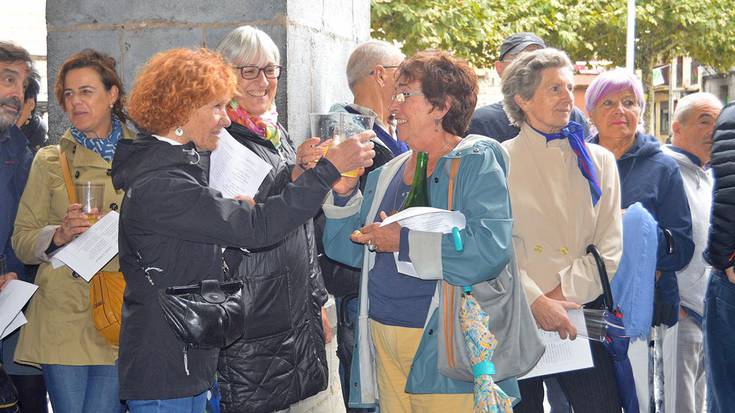 ‘Txelo’rengatik topa, dozenaka herritarrek