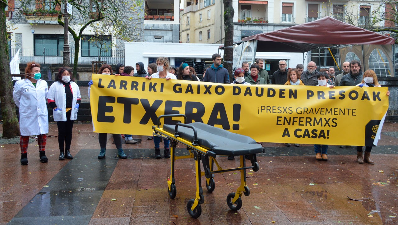 Enkartelada, gaur herrian zehar