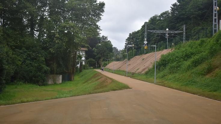 Irekita dago jada Portu eta Karabel auzoak lotzen  dituen bidea