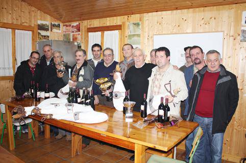 Jesus Lopez eta Jose Luis Lopez mus txapeldunak eta Isidro Tobar eta Antonio Cano tute txapeldunak, Karabel auzoan