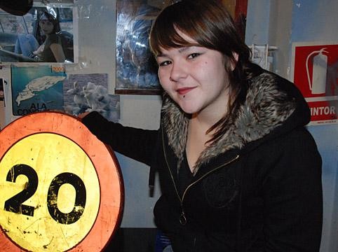 «Inguruko gauzei buruz abesten dut, herria, gai sozialak eta neri gertatzen zaizkidan gauzei buruz»