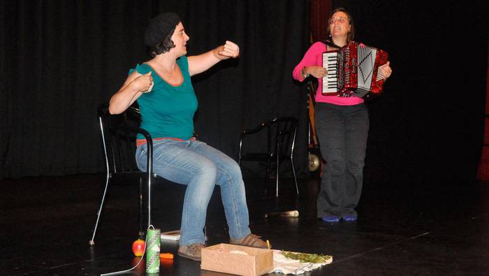 Hitza, irudia eta musika nahastuz, emanaldi berezia Biterin