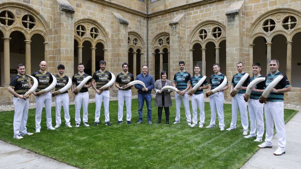 Bi mailetako erremontistak elkarrekin, bihar hasiko den Berria Txapelketan