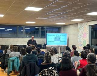 Hezkuntza komunitatea eraikitzera bidean,  martxan jarri du formazio zikloa Langile ikastolak