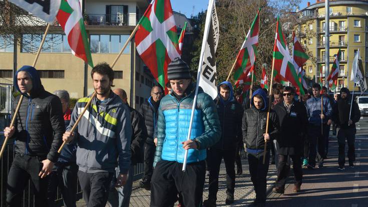 Martutenera martxa eta brindisa urtea bukatzeko; eta Adarrara buelta, hasteko