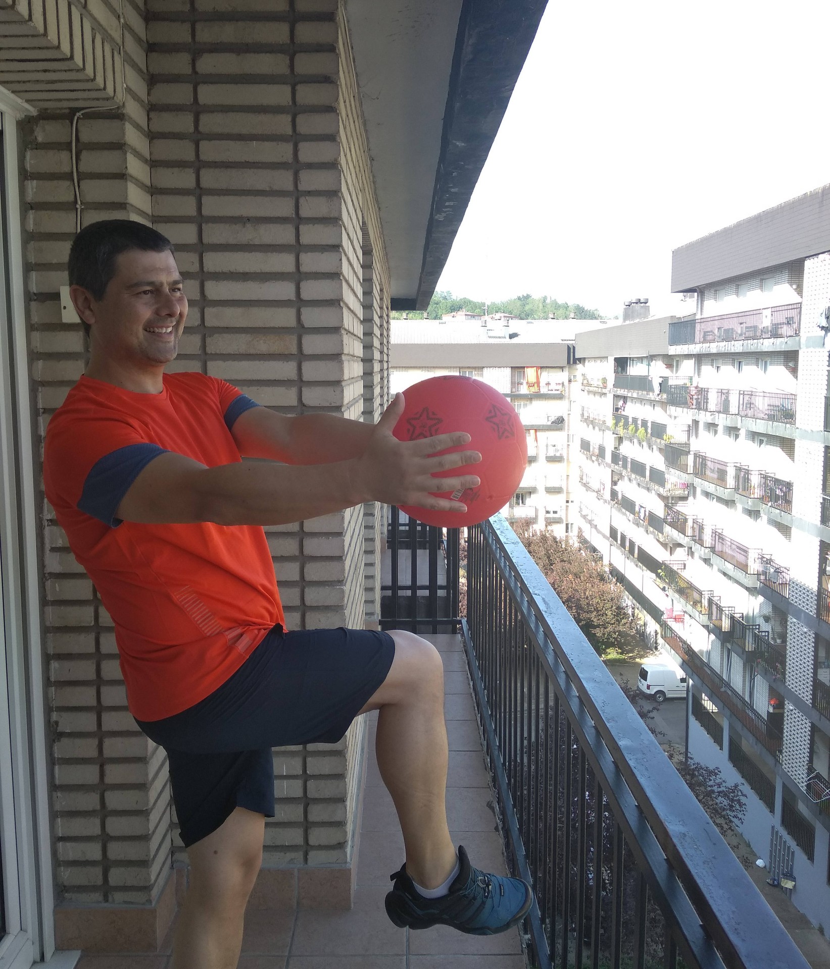 «Adin guztietako bizilagunak animatzen dira ariketekin, bakoitza bere erritmoan»