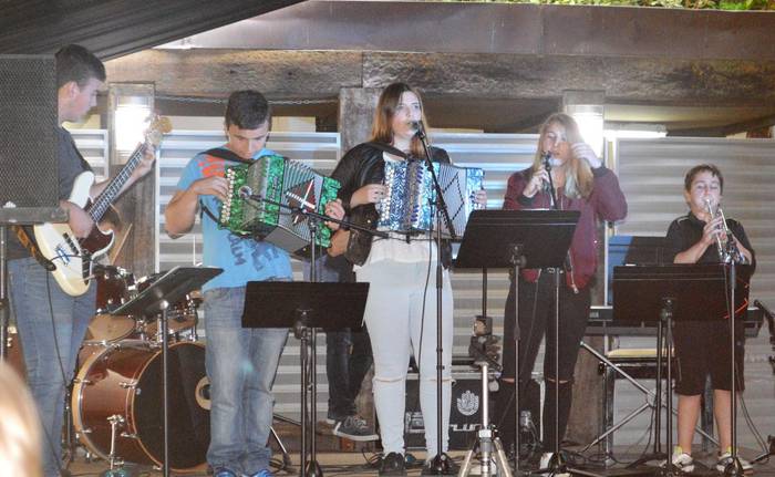 Festa haundia, gaur