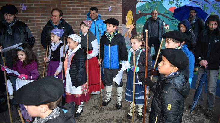 Eztarriak bihar San Blasetan zainduz Santa Ageda bezpera ospatuko da makilak astinduz