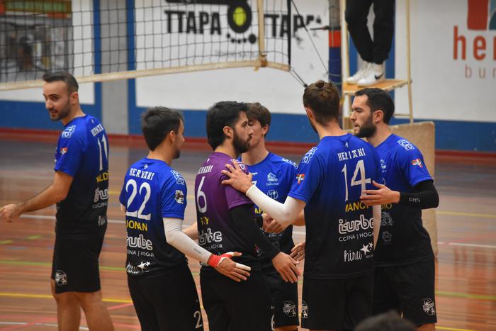 Hernanik lehendabiziko porrota jasan du Navarvoley A taldearen aurka