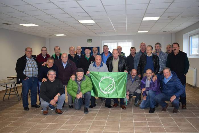 Duela 40 urteko arraunlariak elkartu dira