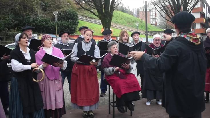 Aurreneko Gabon doinuak, Aiztondo abesbatzaren eta Hernaniko Musika Bandaren eskutik