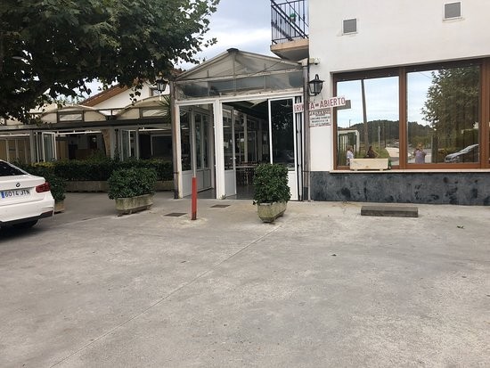Zapiain desgauzea zegoen lekuan  egin nahi den proiektuaren inguruan  batzarra auzotarrek Jauregi jatetxean
