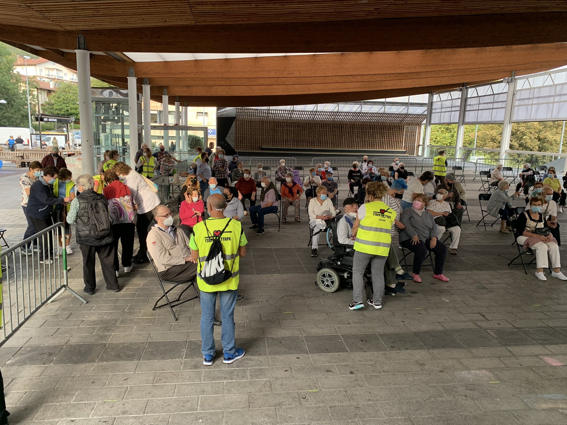 Ikasturteko aurrenekoa etzi, Ttapa-ttapak