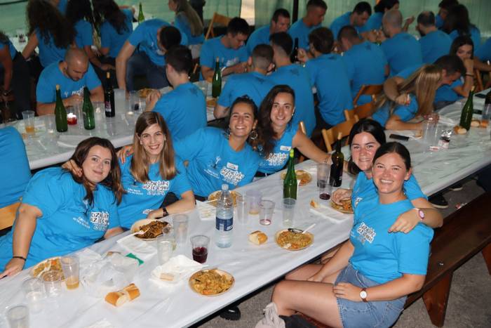 Goizuetako festetako bazkarietarako txartelak salgai jarri dituzte