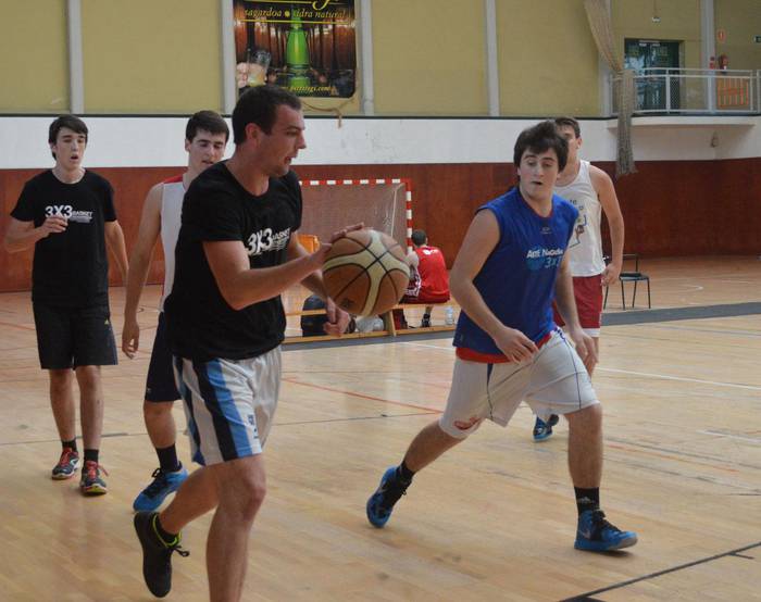 3x3 saskibaloi torneoan, izenematea zabalik