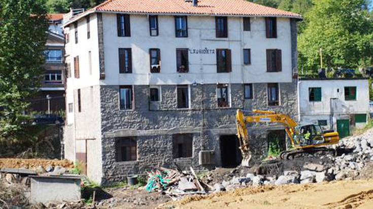 Arrigoian Berri eta 
Lau-Bidieta etxeak botako dituzte Txantxillako 
obra dela eta