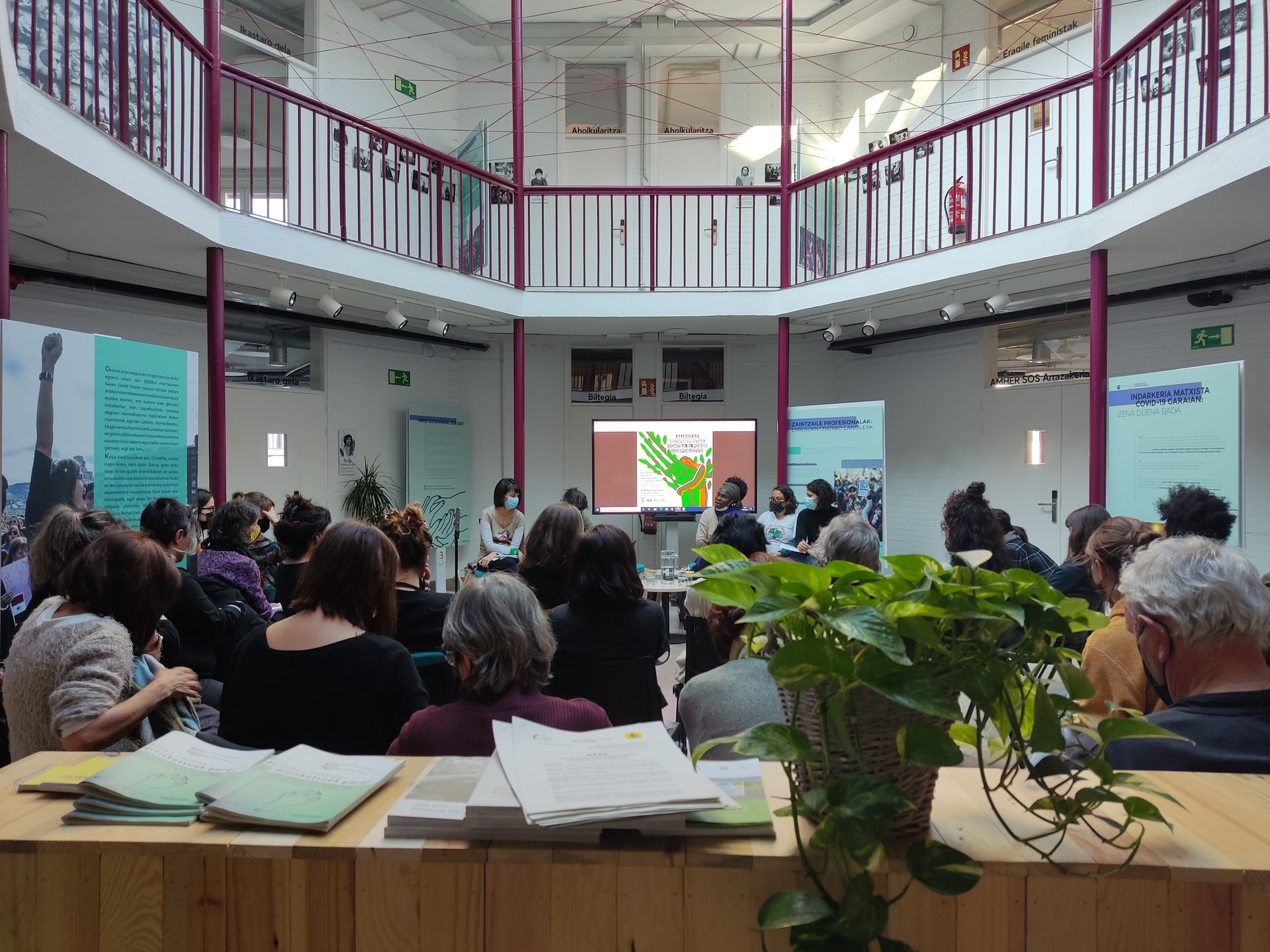 Kolonbiako bake prozesuari buruzko hitzaldia, Kulturarteko Plaza Feministan