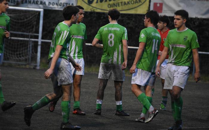 Bi garaipen eta porrot bat, bailarako taldeek