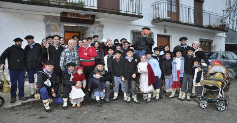 Olentzero, errondak, Gabon kantak... 
Hernani girotzen ibili dira aurten ere herritarrak